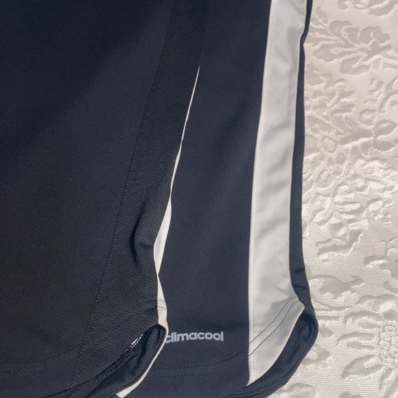 ADIDAS top brand new - Picture 3 of 7